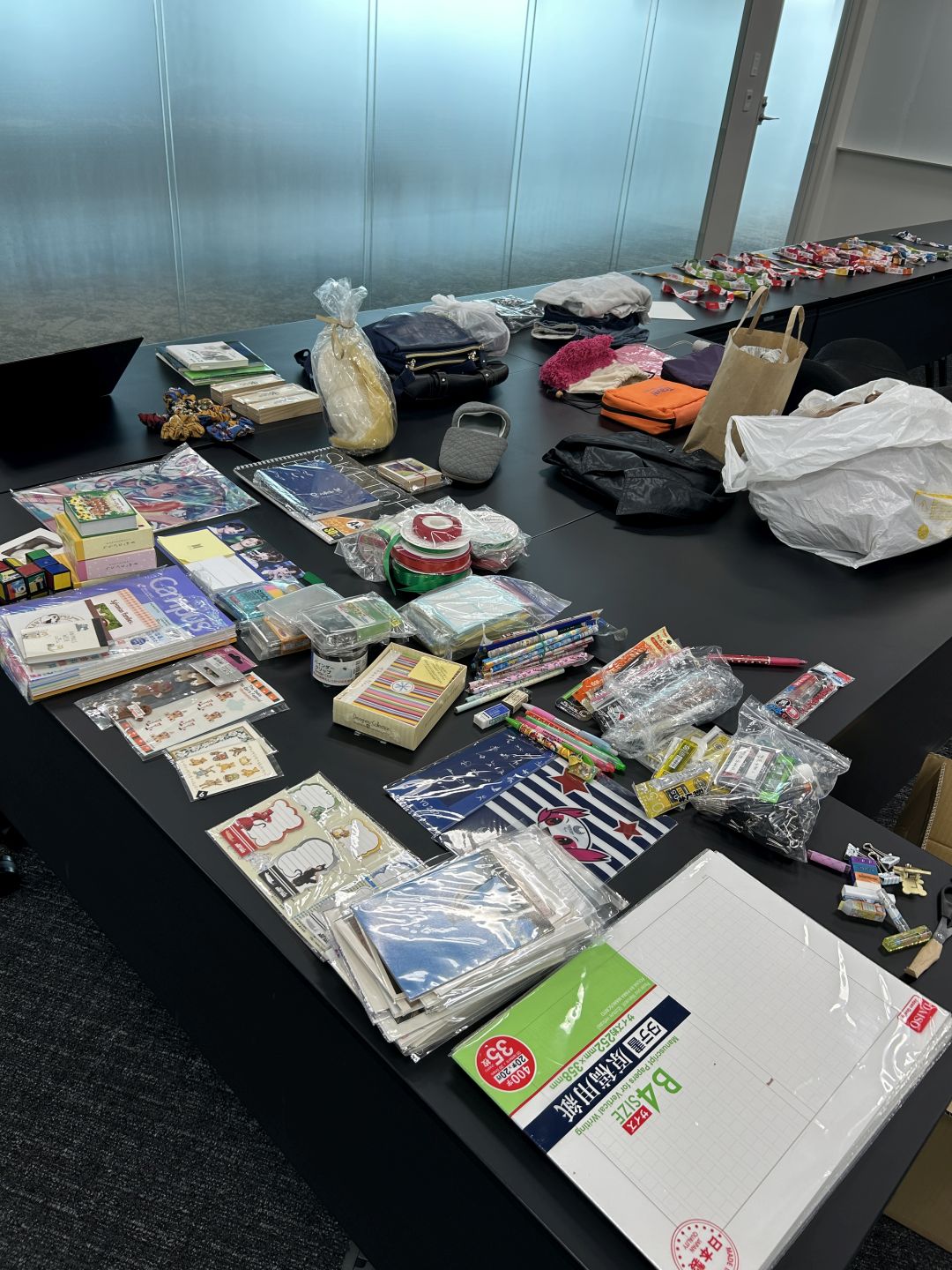 富士通社員様から集まった沢山の寄付品です。