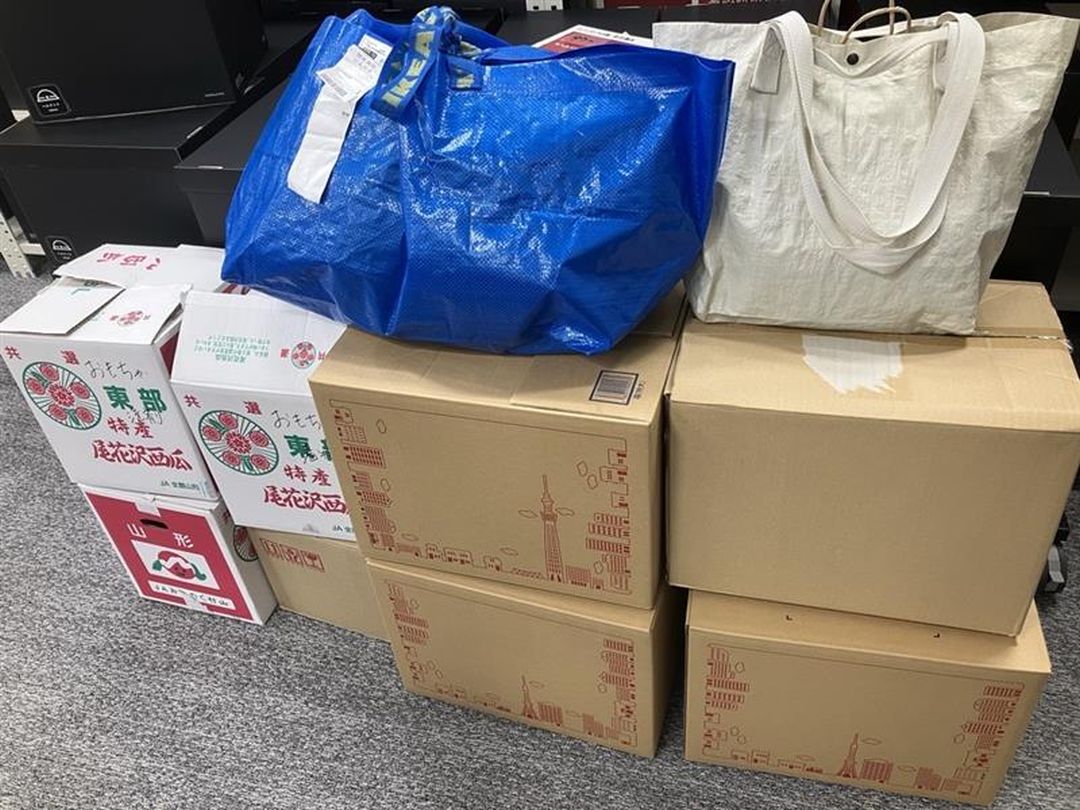 梱包された沢山の寄付品です。セカンドライフに無事に届けられました