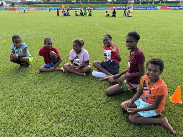 女の子たちも<br>サッカーがしたいです♪