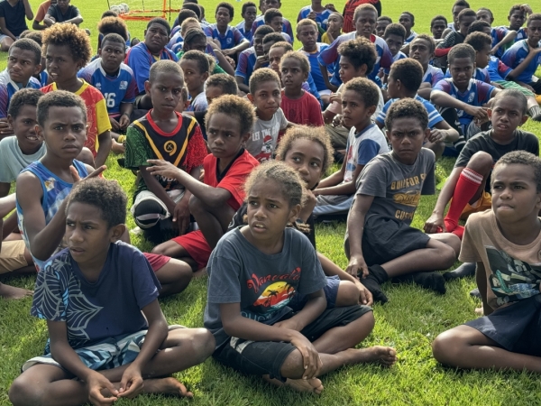 バヌアツへ寄付するシューズは<br>チャリティイベントで集めました<br> => 次でご紹介します