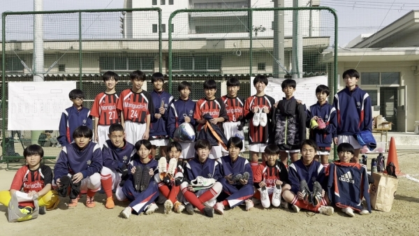 沢山の中学生が参加して<br>熱気あふれる大会でした！<br>沢山のシューズを寄付して頂きました