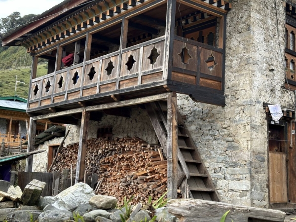 薪ストーブをよく使うので、<br class=sp_only>薪の在庫は欠かせません