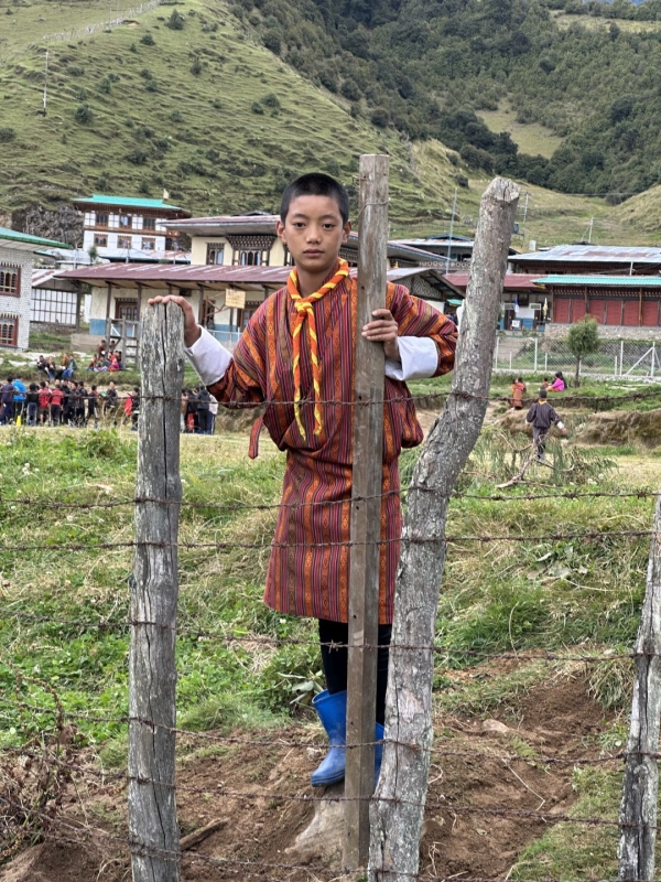 学校の制服です。<br class=sp_only>伝統的な赤い衣装を着ます