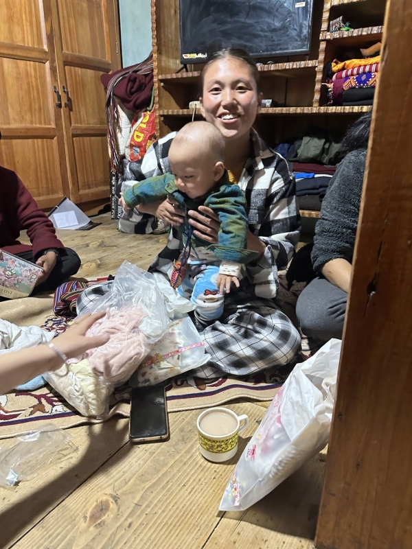 赤ちゃんの洋服をもらってくれました。サクテンは寒いので暖かい洋服が好まれます