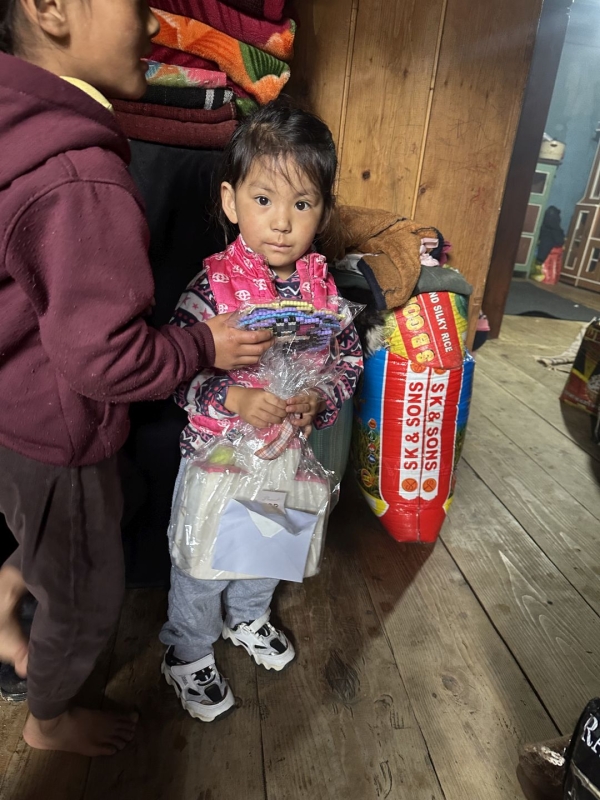 何をもらったのか分かっていません。この後お姉さんたちが一緒に遊んでくれました