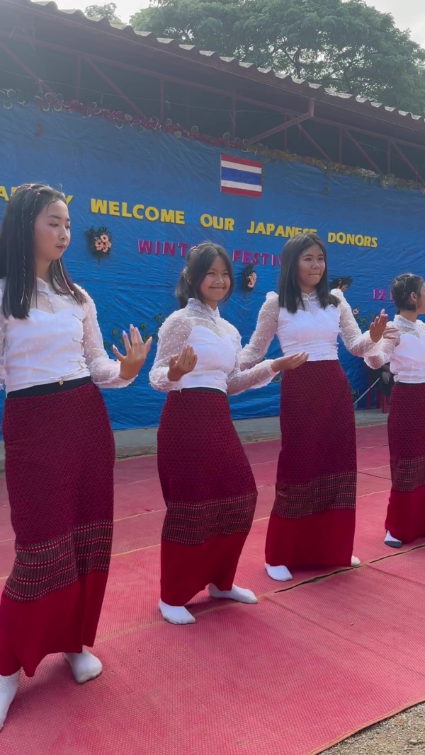 モン族のダンス