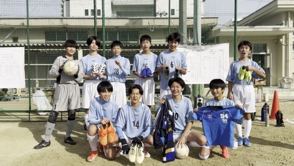 当日には、多くのサッカー用品を<br>集めることができました。