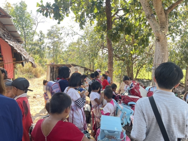 IDPキャンプ にランドセル５０個が届きました