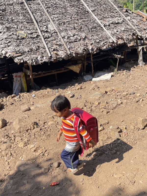 小さい子は、ランドセルが良く似合いますね