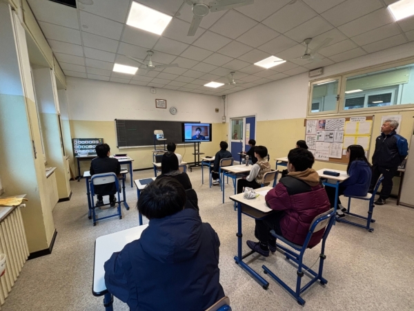 ミラノ日本人学校でのオンライン講義の様子 ( 2025/01/09 )