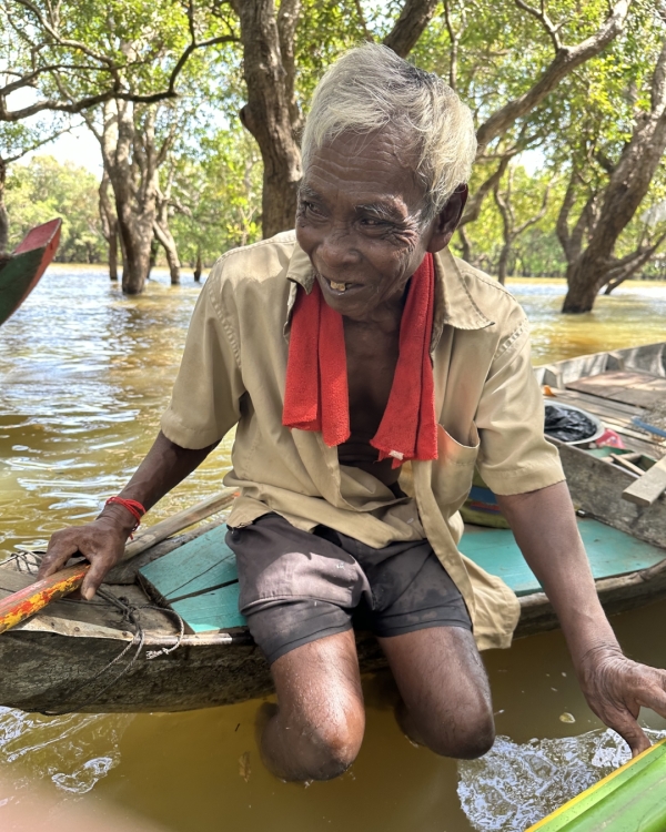 子供のころから漁をしている<br class=sp_only>近所のおじいさんです