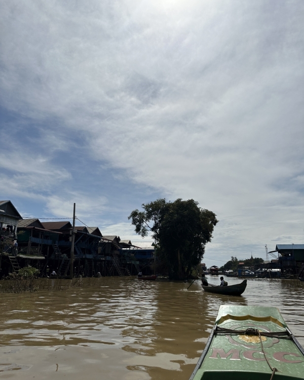 カンポンプロの町に到着<br class=sp_only>すべての家が、湖上に建っています
