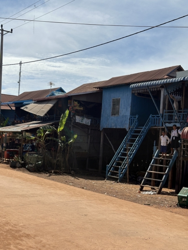 カンポンプロの街並み<br class=sp_only>同じ構造の家が立ち並びます