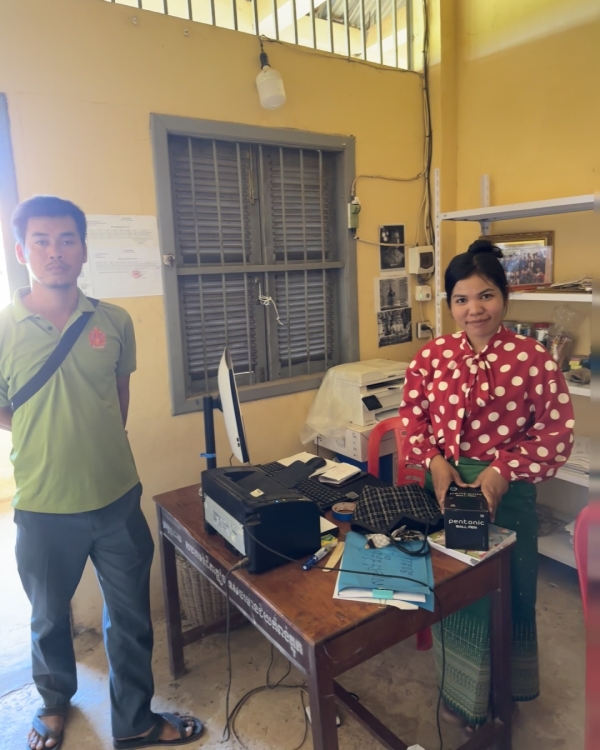 校長先生と担任の先生です<br class=sp_only>寄付への感謝を述べて下さいました