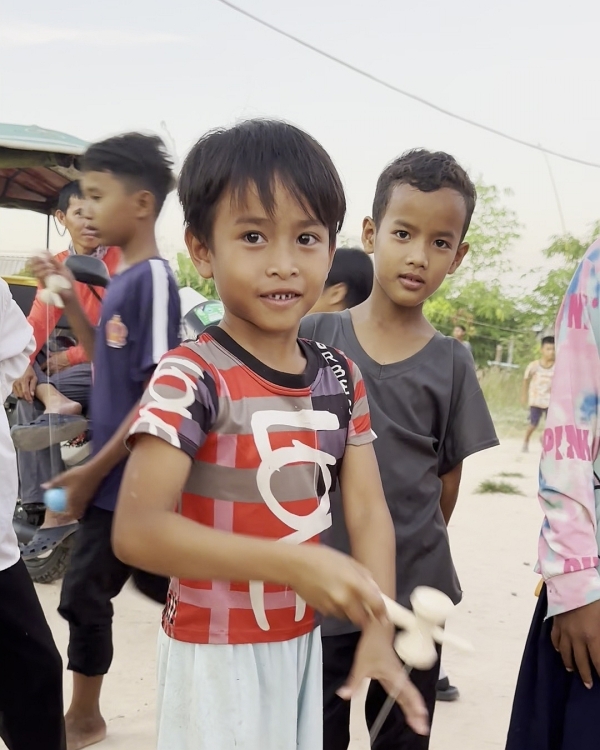 学校に通ってきた子供たち<br class=sp_only>けん玉などで遊びました。