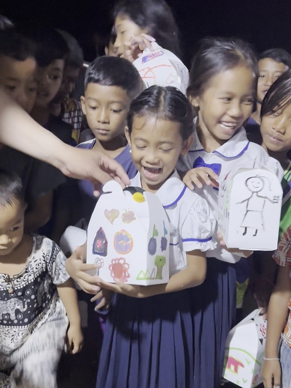 おもちゃと文房具は、<br class=sp_only>どの子も喜んでくれます