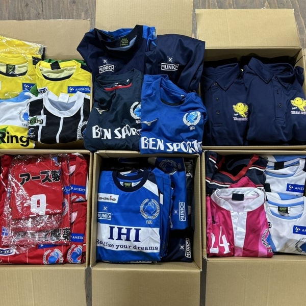 先生は教本を見ながら<br class=sp_only>初めてのピアニカを練習しています