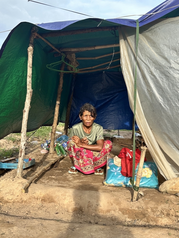 カンボジアの難民キャンプの人々