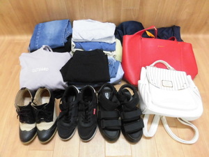 北海道教育大学生協函館校様より寄付して頂いた洋服･靴･バッグ
