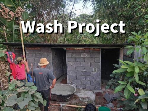 トイレの建設中の様子です。