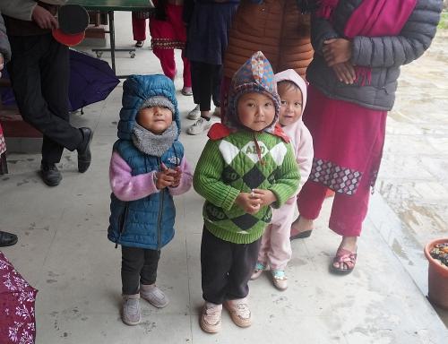 SDGs Goal4の解説 学校に通いたいけど、制服や文房具などが買えない