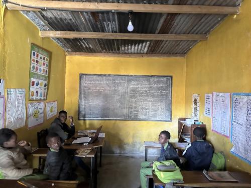 SDGs Goal4の解説 インフラや機材が足りず、十分に教育できない