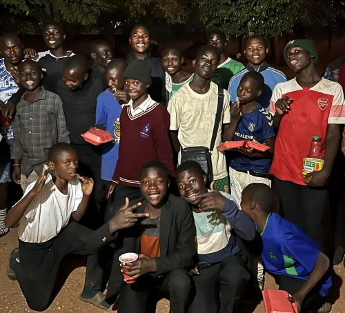 シェルターの子供達。荒れた生活から立ち直り、将来の自立に向けて職業訓練を行っている