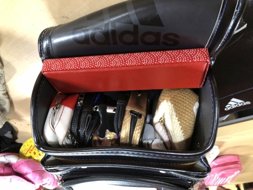 筆箱にも小さい文房具をたくさん入れてからランドセルに入れています