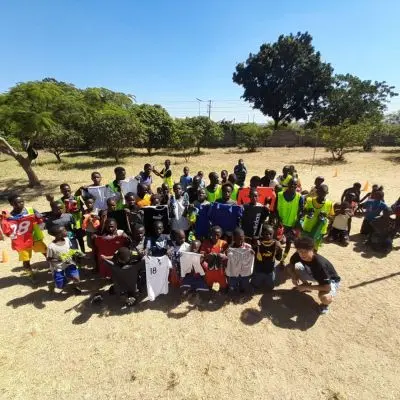 ザンビアにサッカーシューズを寄付